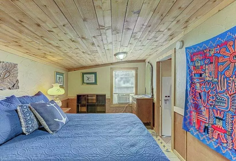 Kingsland Duo 2 Cottages In 1 W/ Lakeview!