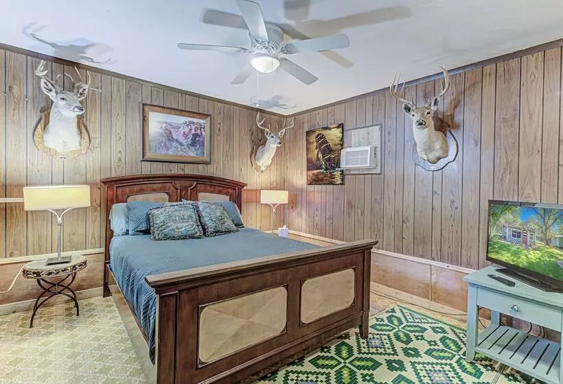 Kingsland Duo 2 Cottages In 1 W/ Lakeview!