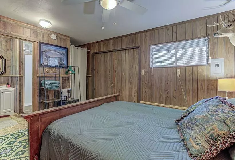 Kingsland Duo 2 Cottages In 1 W/ Lakeview!