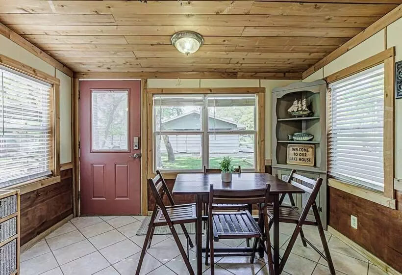 Kingsland Duo 2 Cottages In 1 W/ Lakeview!