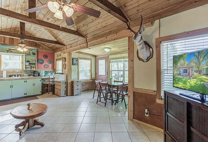 Kingsland Duo 2 Cottages In 1 W/ Lakeview!