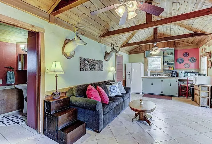 Kingsland Duo 2 Cottages In 1 W/ Lakeview!