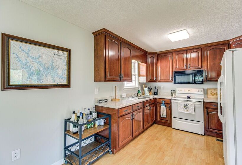 Lynchburg House W/ Lake View With Boat Dock!