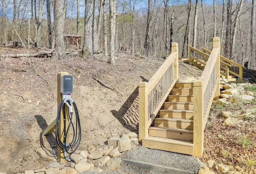 Mars Hill Log Cabin W/ Fire Pit & Resort Amenities