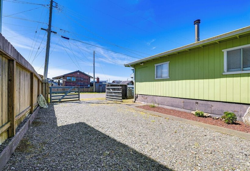 Peaceful Eureka Beach Cottage W/ 30 Foot Dock