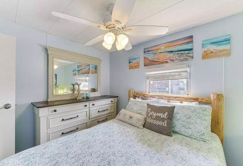 Peaceful Eureka Beach Cottage W/ 30 Foot Dock