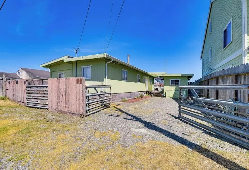 Peaceful Eureka Beach Cottage W/ 30 Foot Dock