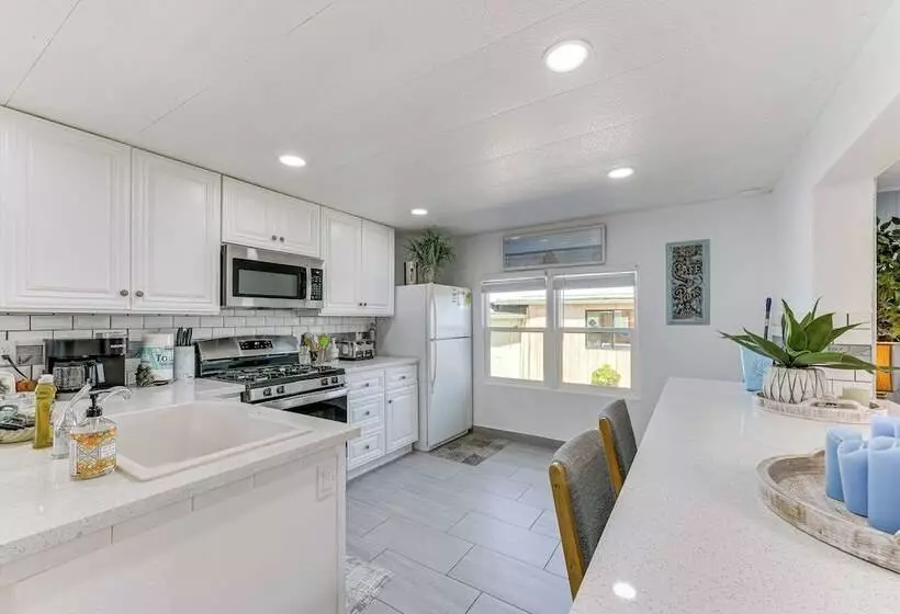 Peaceful Eureka Beach Cottage W/ 30 Foot Dock