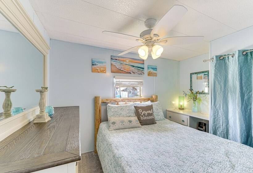 Peaceful Eureka Beach Cottage W/ 30 Foot Dock