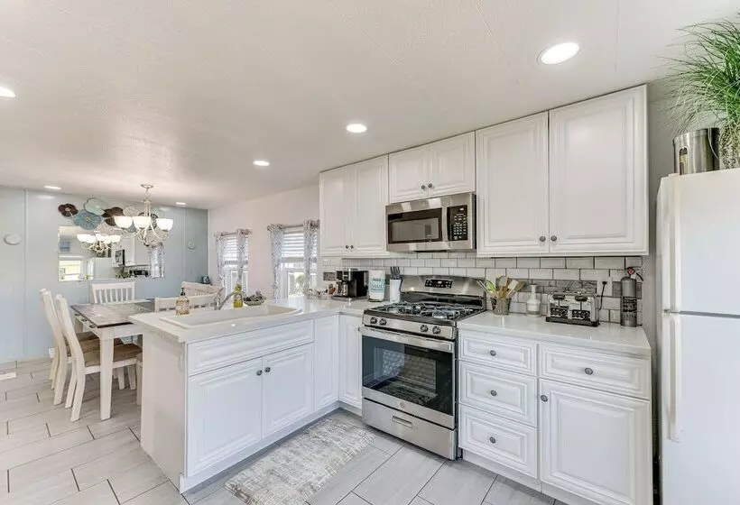 Peaceful Eureka Beach Cottage W/ 30 Foot Dock