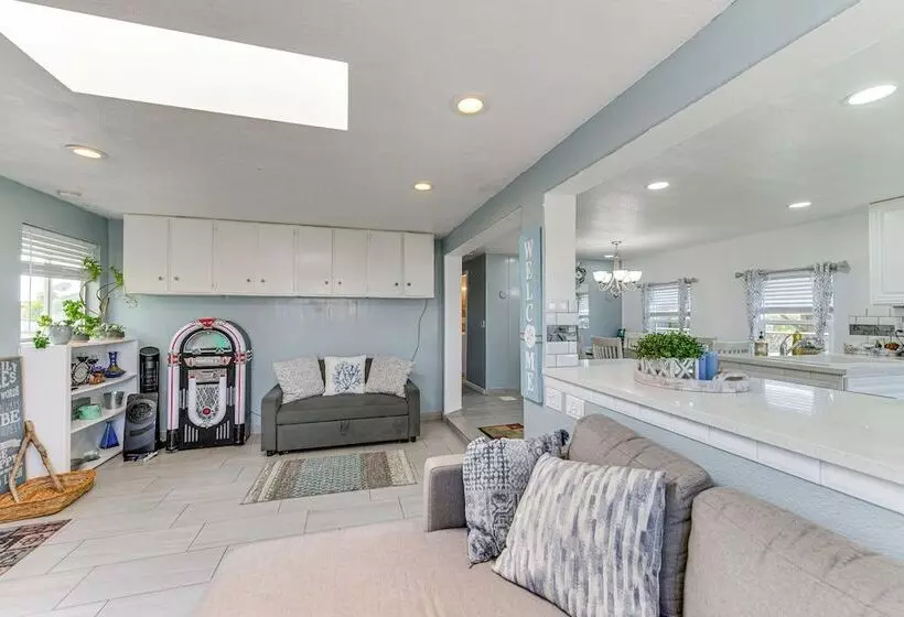 Peaceful Eureka Beach Cottage W/ 30 Foot Dock