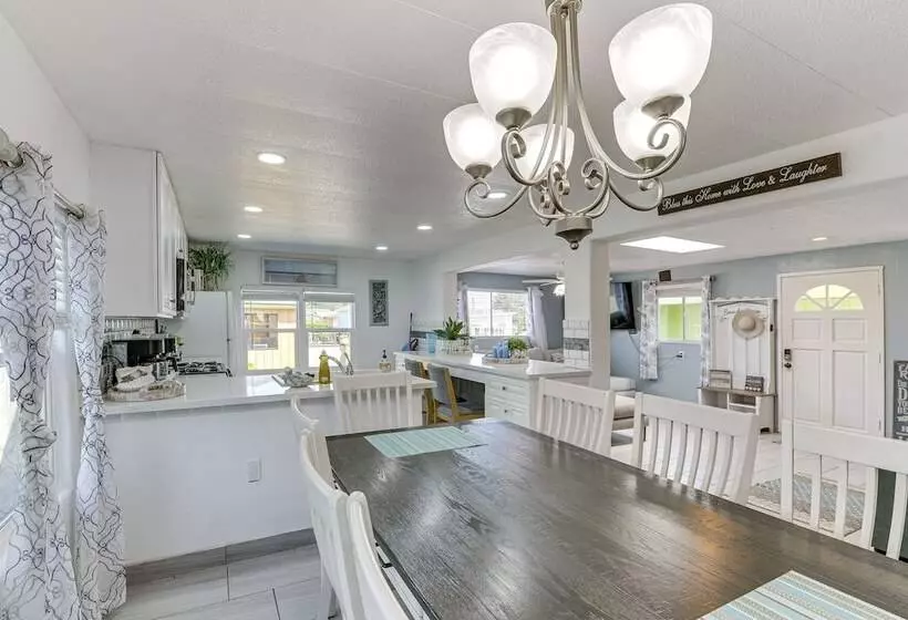 Peaceful Eureka Beach Cottage W/ 30 Foot Dock