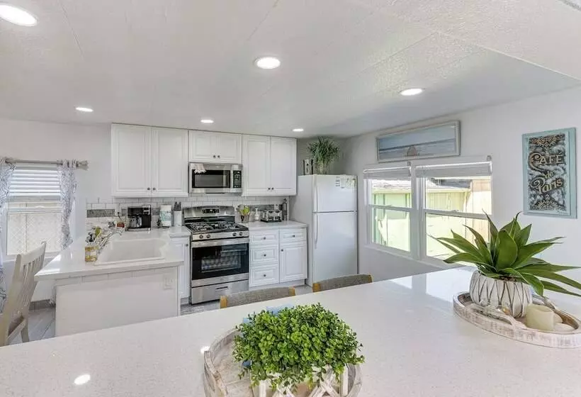 Peaceful Eureka Beach Cottage W/ 30 Foot Dock