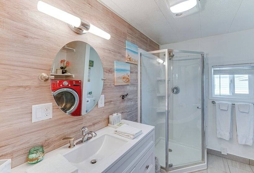 Peaceful Eureka Beach Cottage W/ 30 Foot Dock