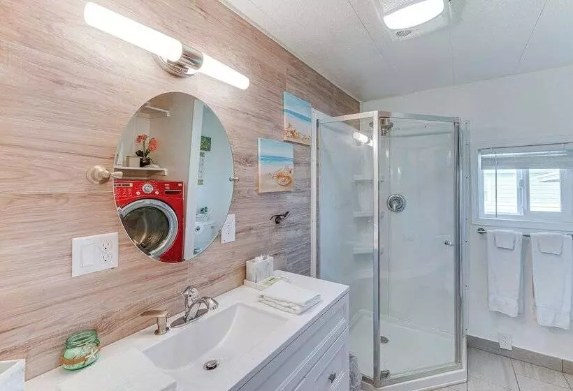 Peaceful Eureka Beach Cottage W/ 30 Foot Dock