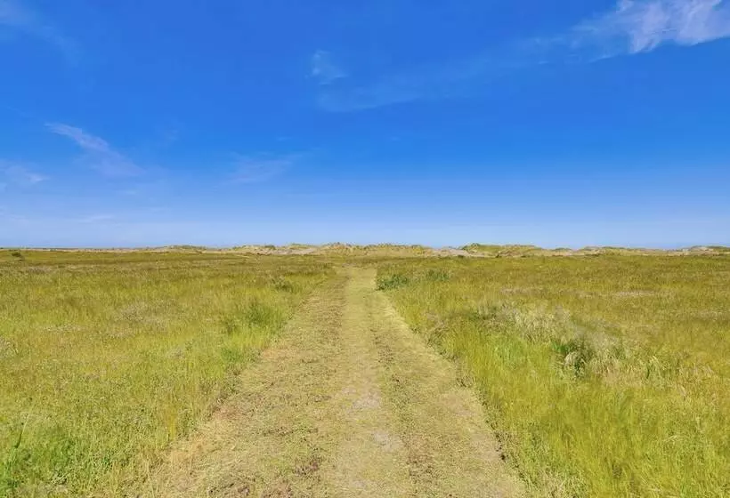 Peaceful Eureka Beach Cottage W/ 30 Foot Dock