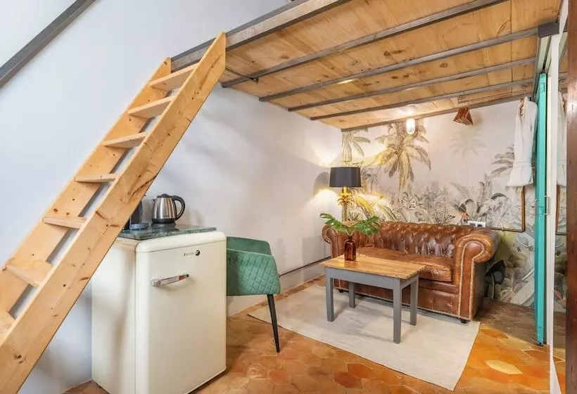 Majatalo Dog Admiral Urban Guest House