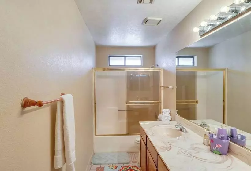 Pet Friendly Bullhead City Home ~ 2 Mi To River!