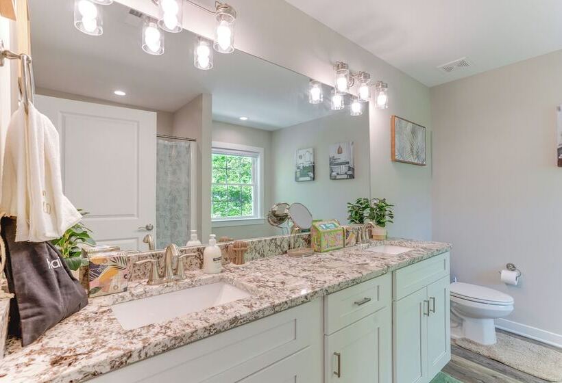 2 Mi To Lake Access: Pet Friendly Bumpass Retreat!