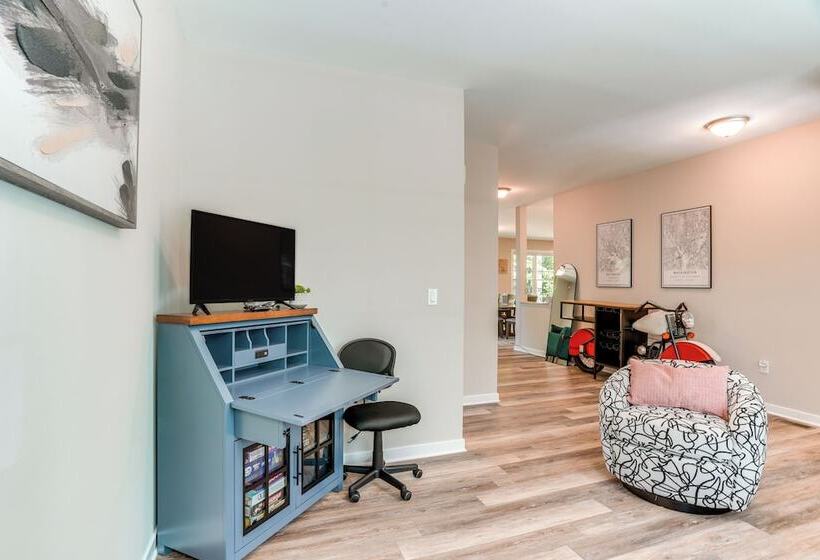 2 Mi To Lake Access: Pet Friendly Bumpass Retreat!