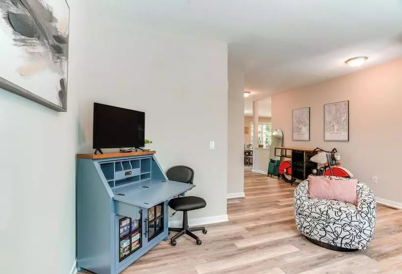 2 Mi To Lake Access: Pet Friendly Bumpass Retreat!