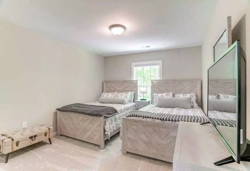 2 Mi To Lake Access: Pet Friendly Bumpass Retreat!