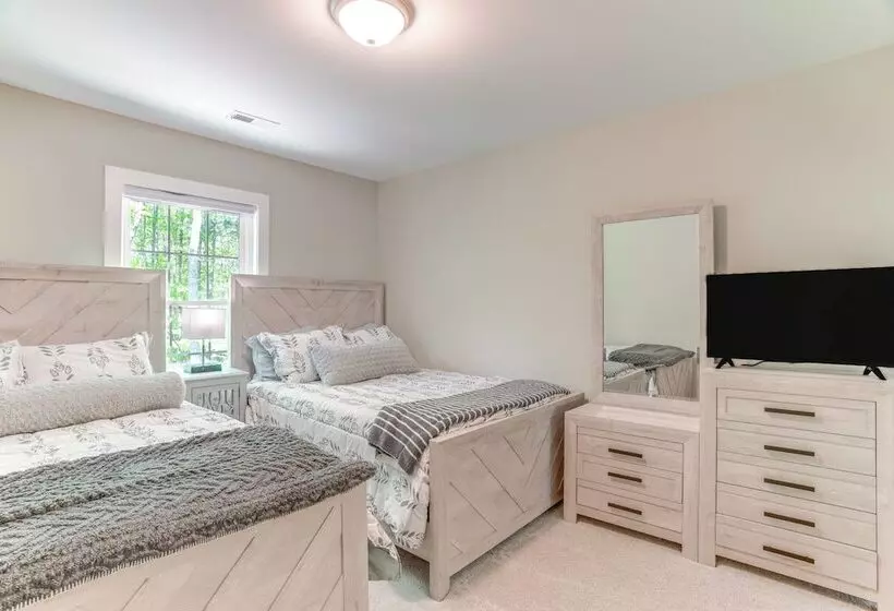 2 Mi To Lake Access: Pet Friendly Bumpass Retreat!