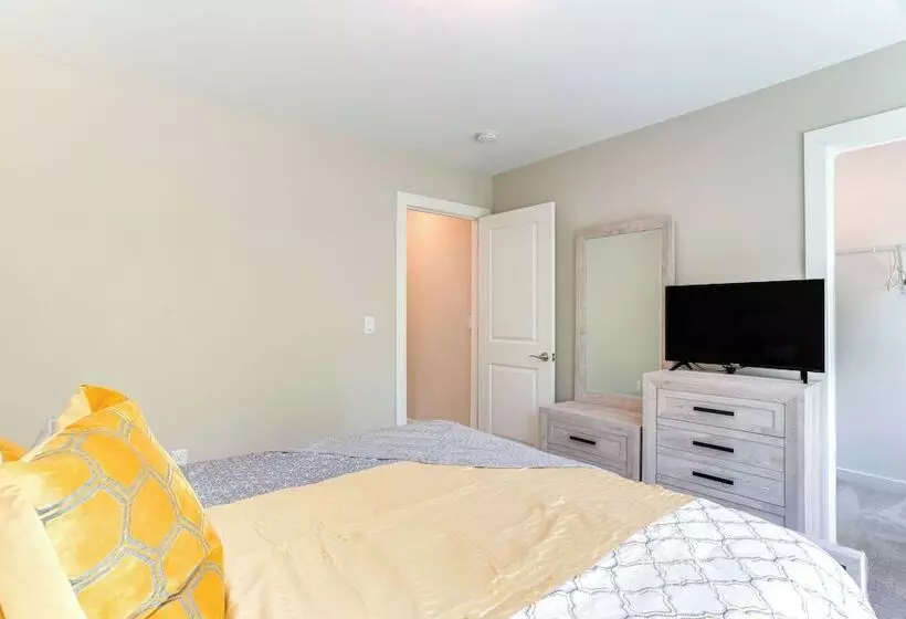 2 Mi To Lake Access: Pet Friendly Bumpass Retreat!