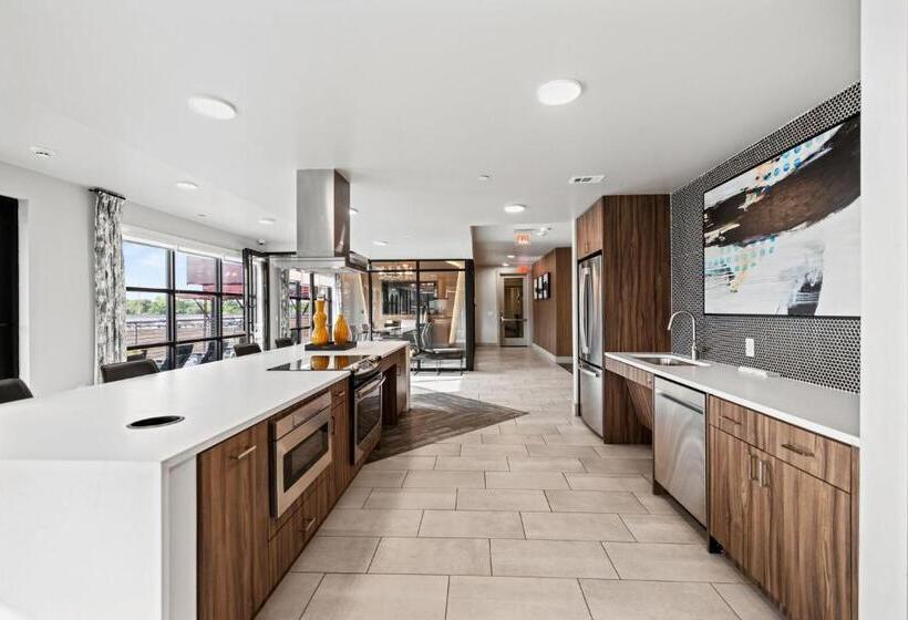 Placemakr Downtown Austin