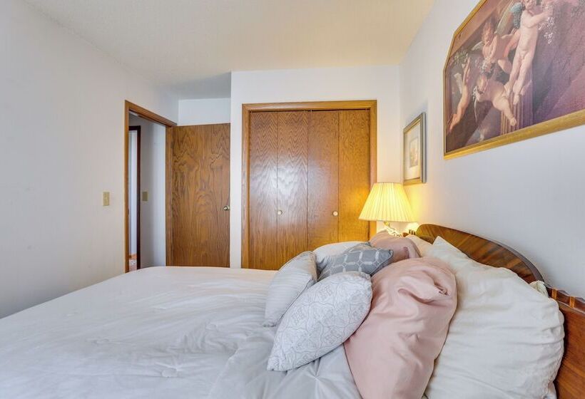 Prairie Du Chien Home W/ Yard: 3 Mi To River!