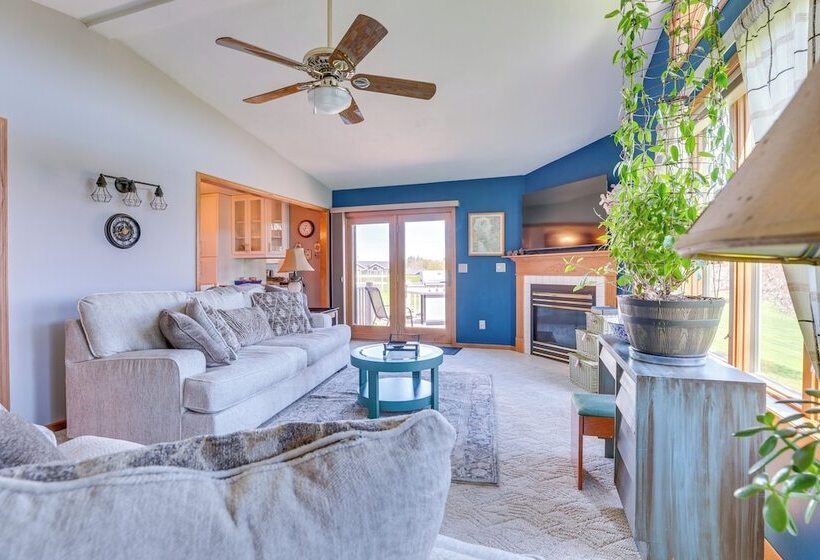 Prairie Du Chien Home W/ Yard: 3 Mi To River!