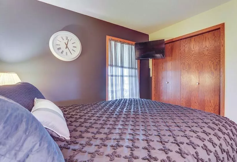 Prairie Du Chien Home W/ Yard: 3 Mi To River!