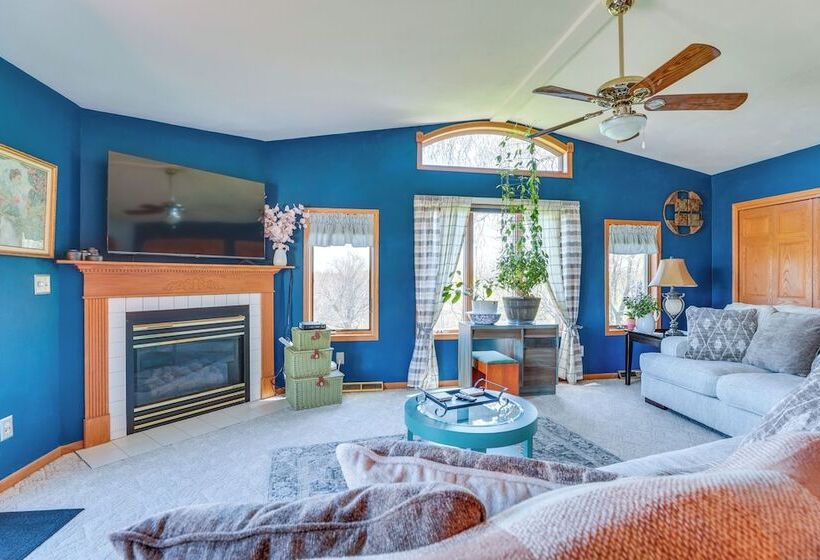 Prairie Du Chien Home W/ Yard: 3 Mi To River!