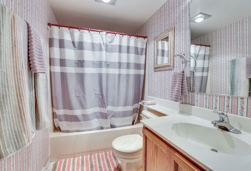 Prairie Du Chien Home W/ Yard: 3 Mi To River!