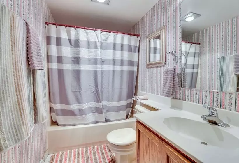 Prairie Du Chien Home W/ Yard: 3 Mi To River!