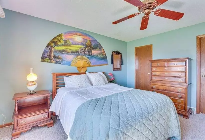 Prairie Du Chien Home W/ Yard: 3 Mi To River!