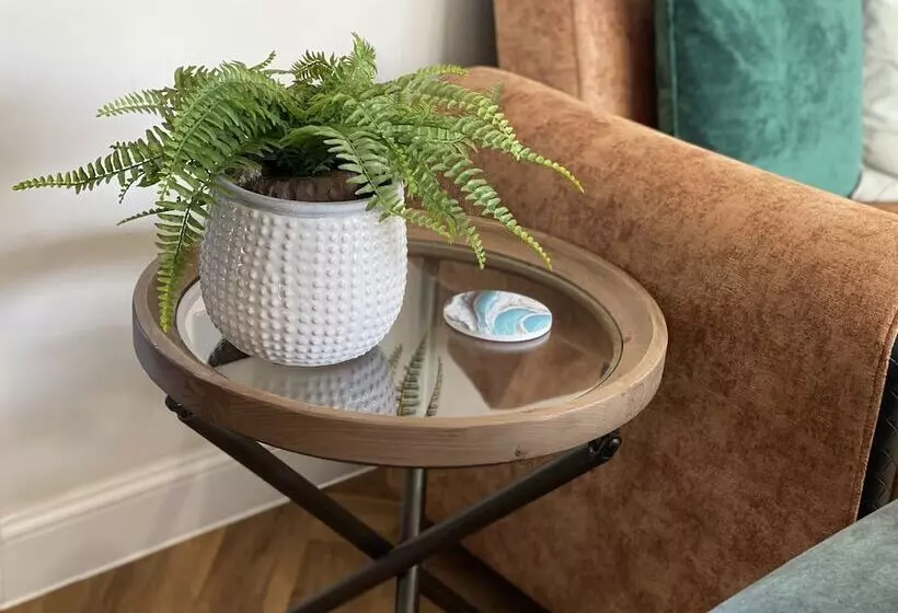 Residenssi Beautiful 3 Bed House In Bedford