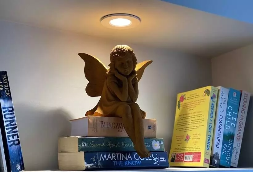 Residenssi Beautiful 3 Bed House In Bedford