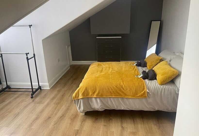 住所  City Escape   Charming 2 Bed House