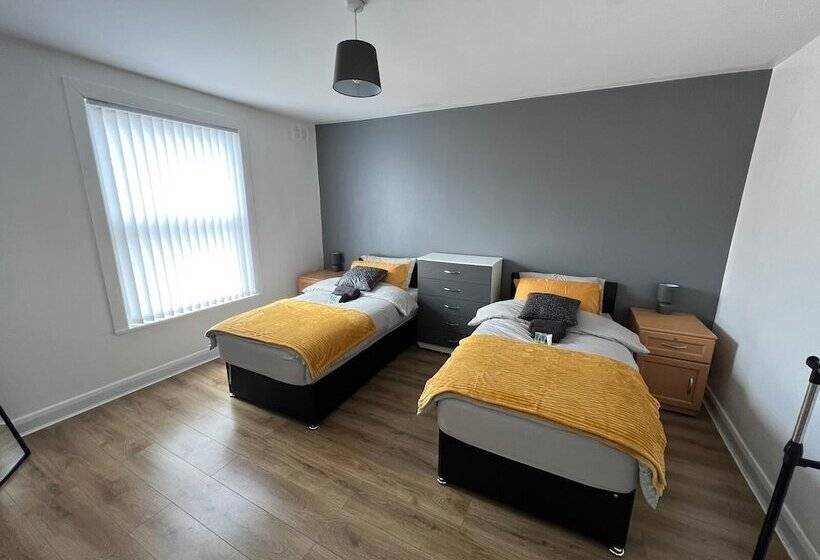 住所  City Escape   Charming 2 Bed House