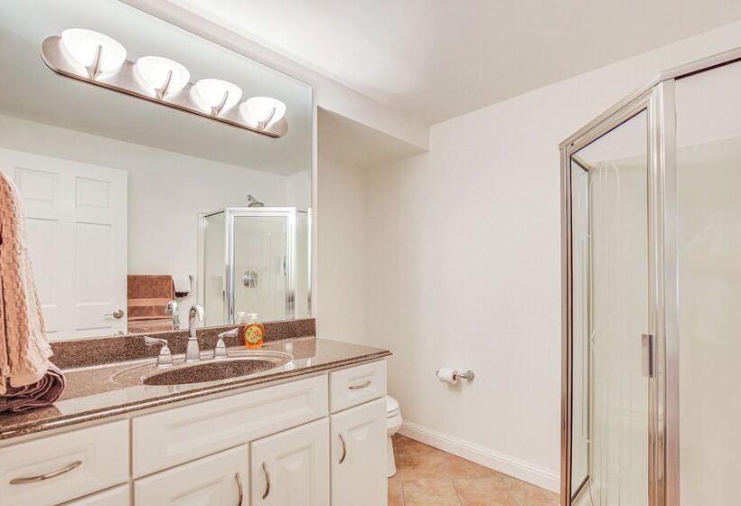 Spacious Missouri Retreat W/ Pool, Gym & Game Room