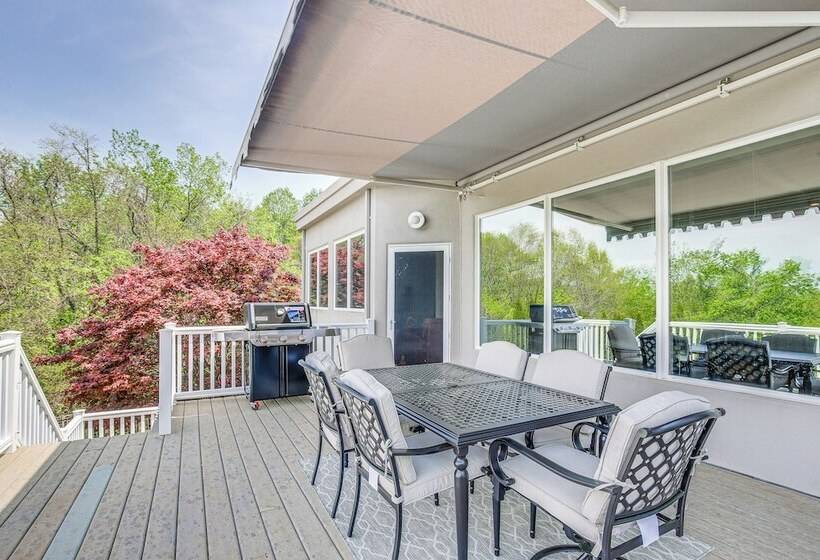 Spacious Missouri Retreat W/ Pool, Gym & Game Room