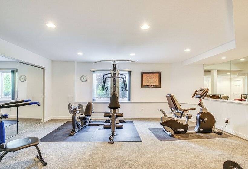 Spacious Missouri Retreat W/ Pool, Gym & Game Room