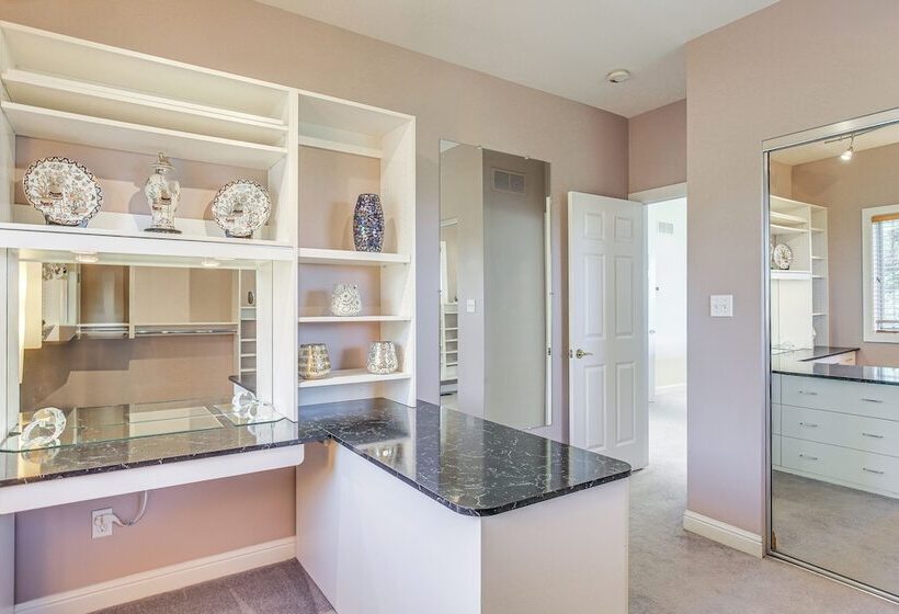 Spacious Missouri Retreat W/ Pool, Gym & Game Room