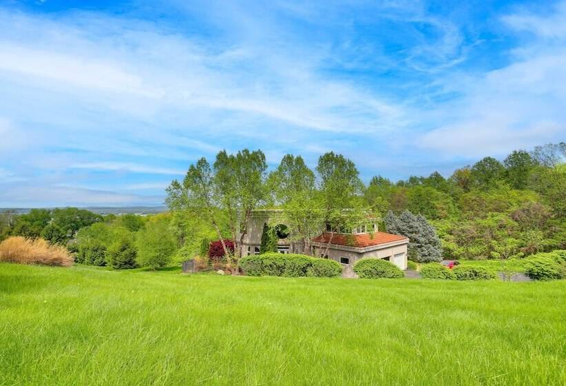 Spacious Missouri Retreat W/ Pool, Gym & Game Room