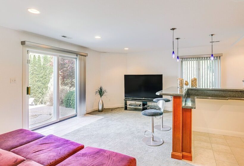 Spacious Missouri Retreat W/ Pool, Gym & Game Room