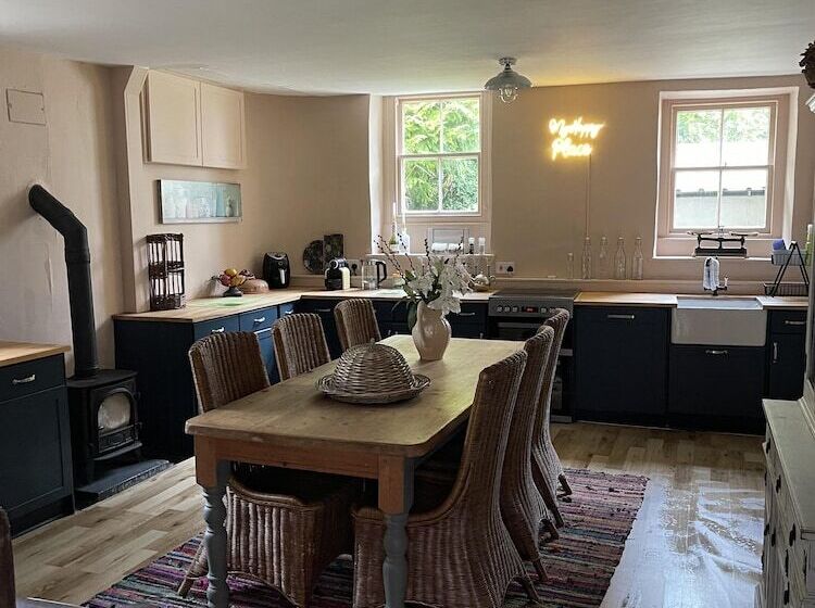 Stunning 2 Bedroomed Cottage