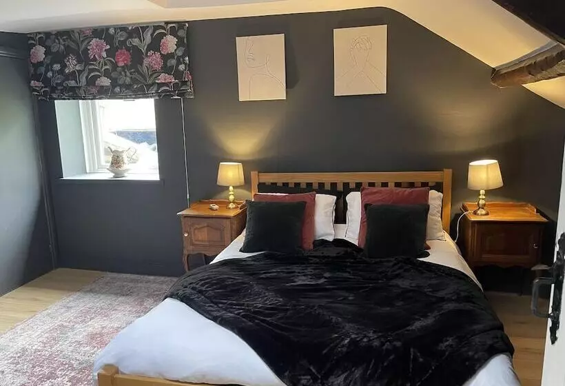 Stunning 2 Bedroomed Cottage