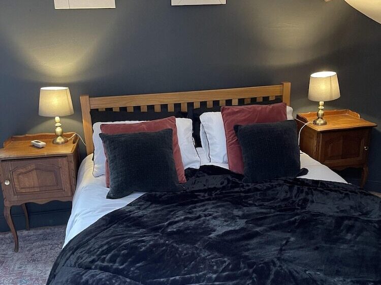 Stunning 2 Bedroomed Cottage