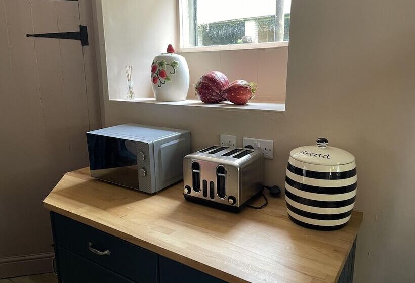 Stunning 2 Bedroomed Cottage